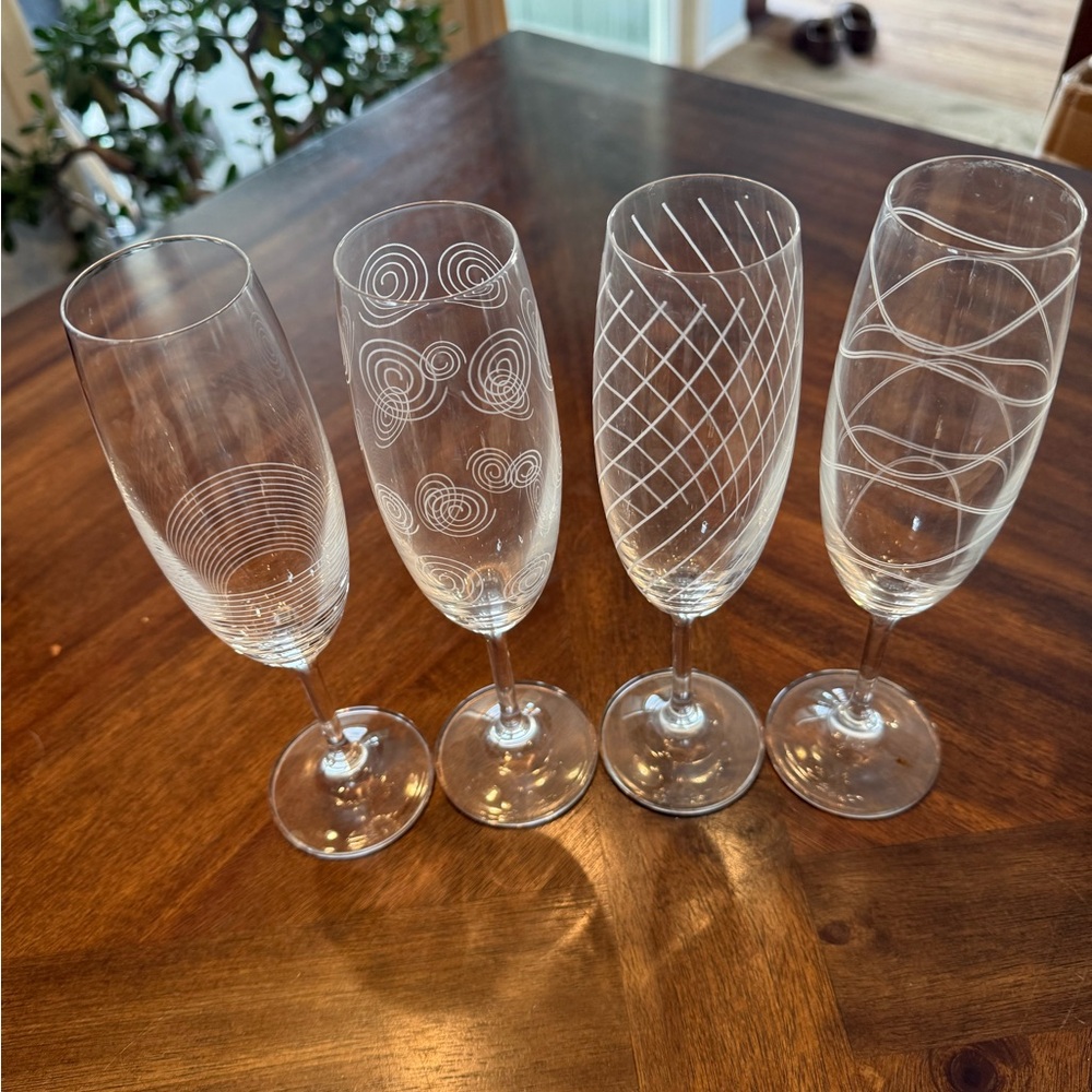 MIKASA Clear Etched Champagne Flutes - Set of 4